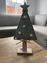 Felt tree with bow detail